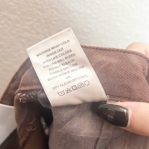 Zenana Mahogany Frayed Cutoff Hem Jean Shorts - Picture 10 of 10